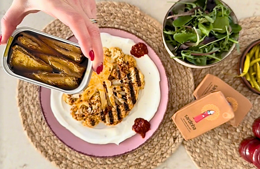 Blumenkohl-Steak mit Curry-Sardinen
