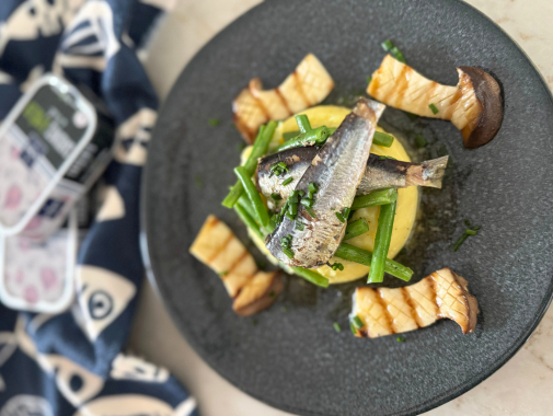 Video laden: Butter-Garlic Sardines on Creamy Mashed Potatoes
